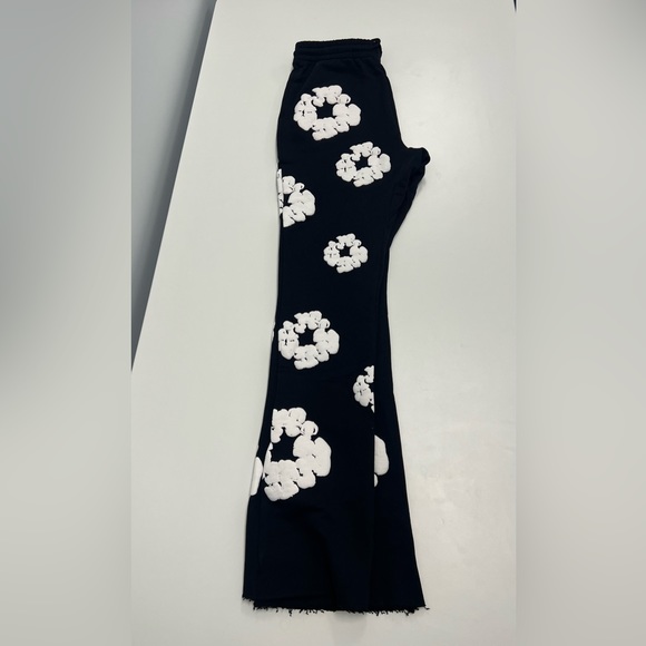 Denim Tears Sweatpants. Black cotton wreath sweatpants - Picture 2 of 6